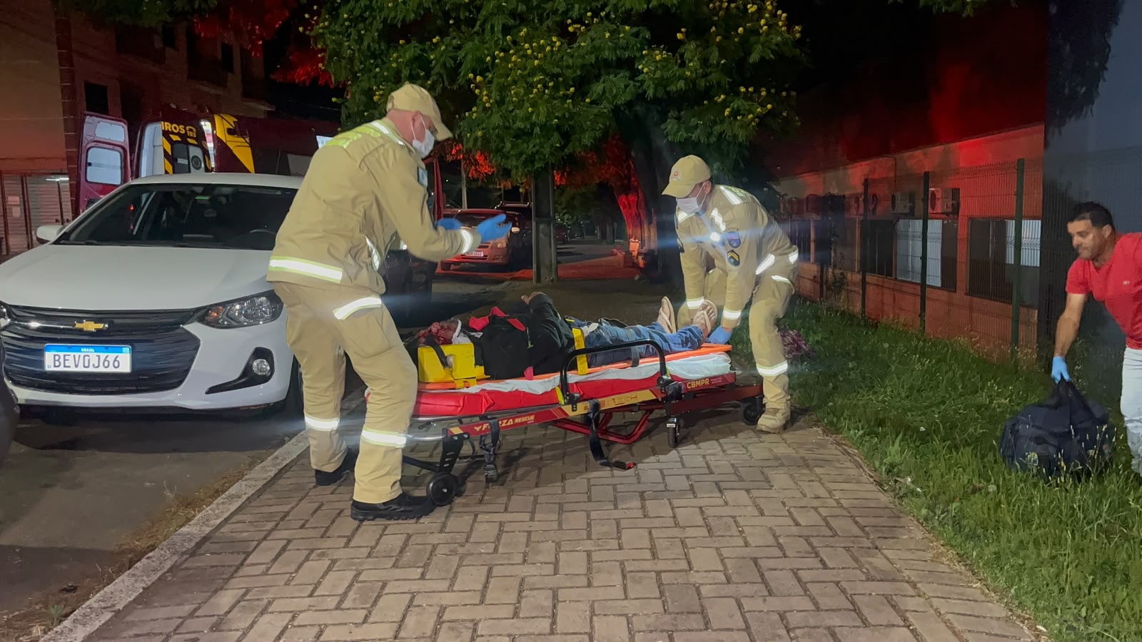Siate é acionado para atender homem caído no gramado próximo ao portão do HU em Cascavel