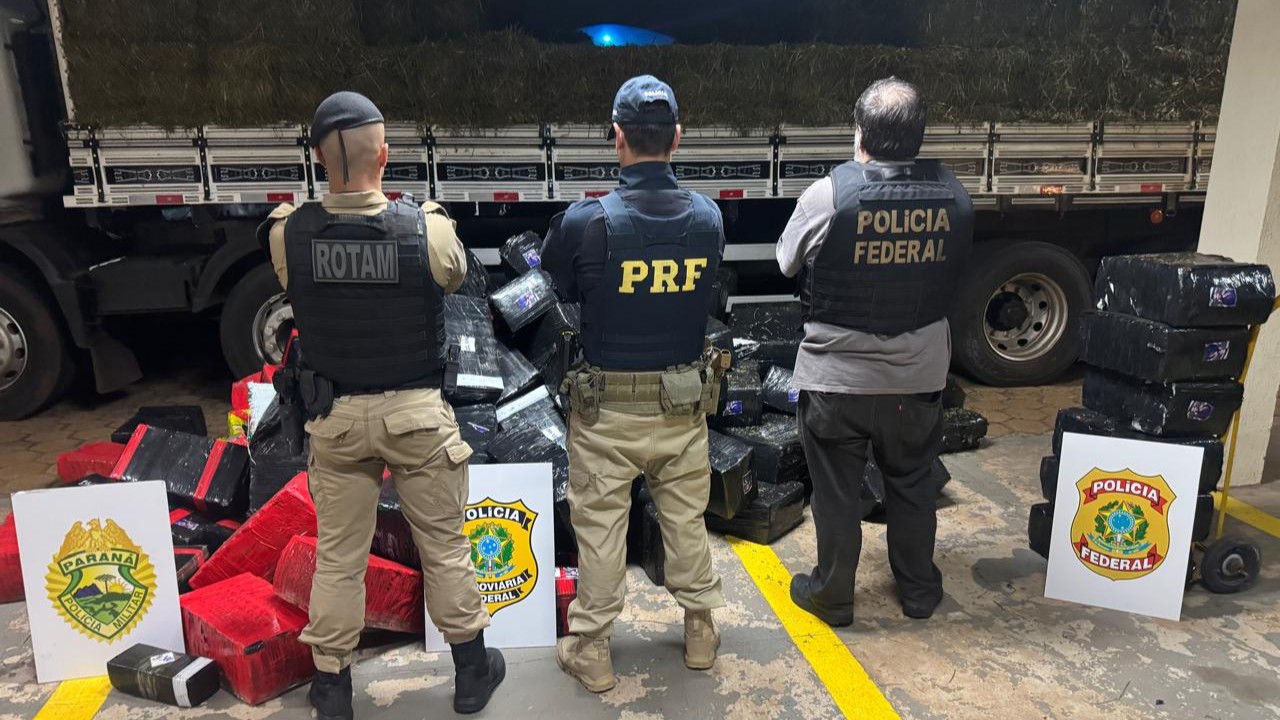 Ação integrada apreende quase 4 toneladas de maconha escondidas em carga de feno na BR-369