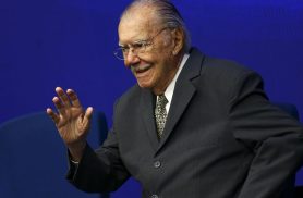 Sarney é internado no Sírio-Libanês para tratar pneumonia