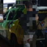Imagem relativa a Motociclista foge da PM, sofre queda e é preso com arma e drogas