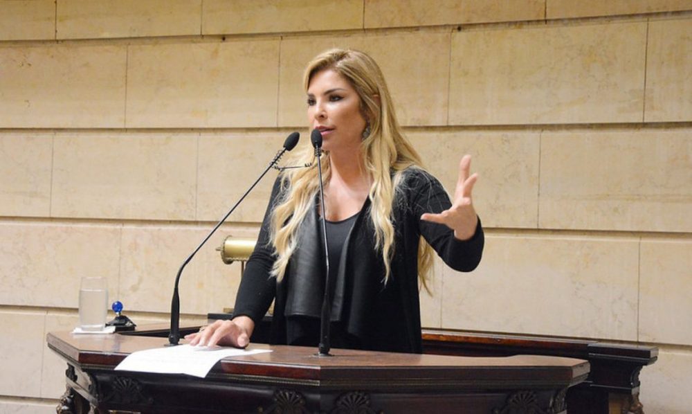 Imagem referente a Polícia prende ex-vereadora Veronica Costa, condenada por tortura