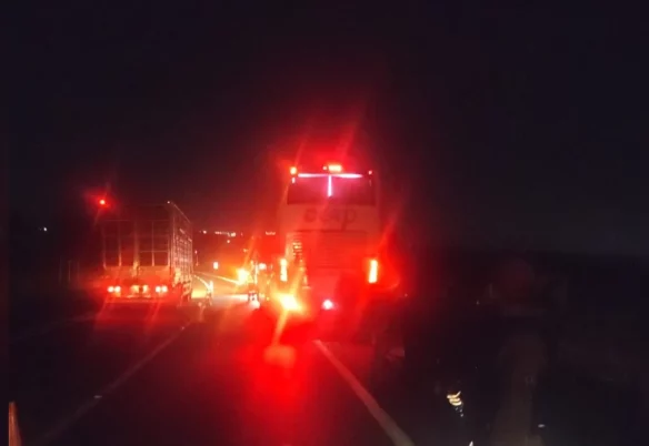 Trabalhador morre prensado por ônibus na PR-444 em Arapongas