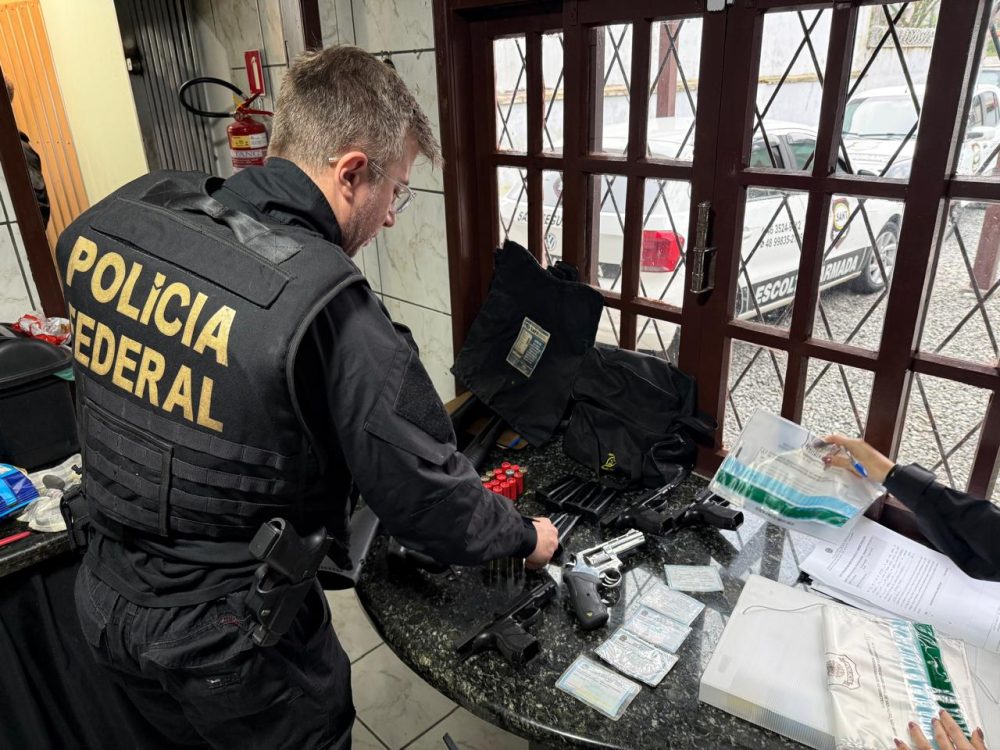 Imagem referente a Polícia Federal de Cascavel cumpre mandados em Joinville por aluguel e comércio ilegal de armas