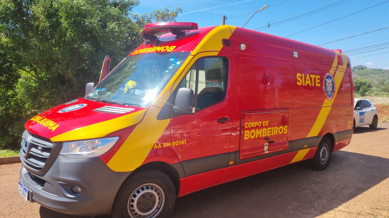 Ciclista sofre queda e precisa ser socorrido no Universitário