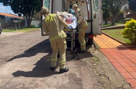 Idoso é encaminhado ao hospital após sofrer queda