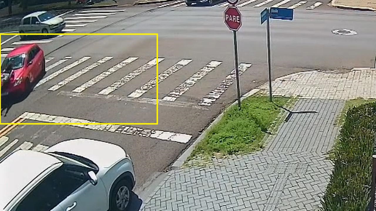 Câmera flagra mulher sendo atropelada no Centro de Cascavel