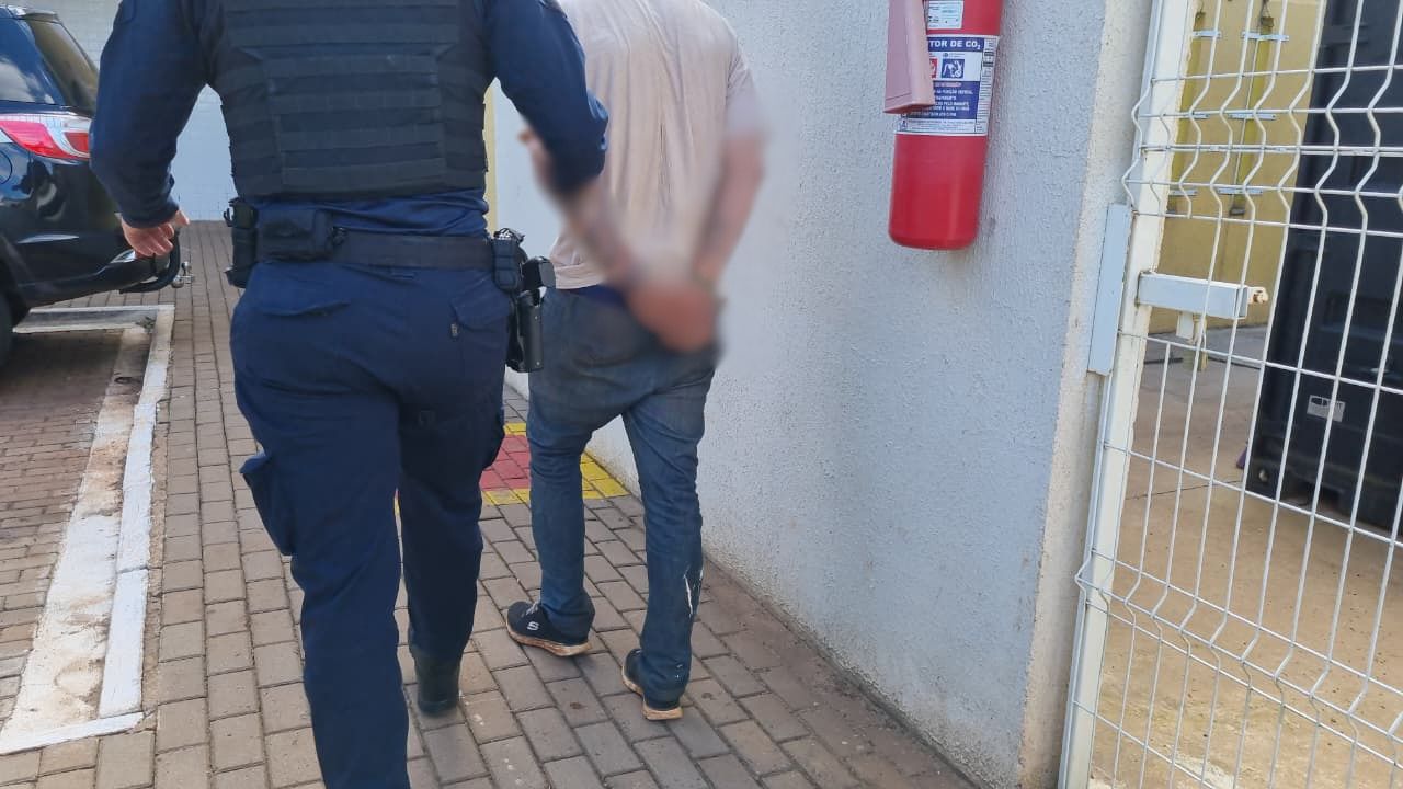 Moto furtada no Santa Cruz é encontrada com casal no XIV de Novembro