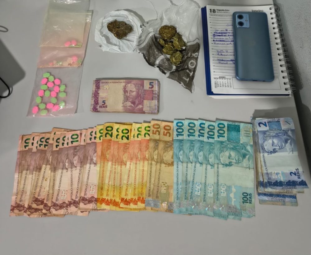 PCPR e PMPR prendem homem por tráfico de drogas em Irati Imagem referente a PCPR e PMPR prendem homem por tráfico de drogas em Irati