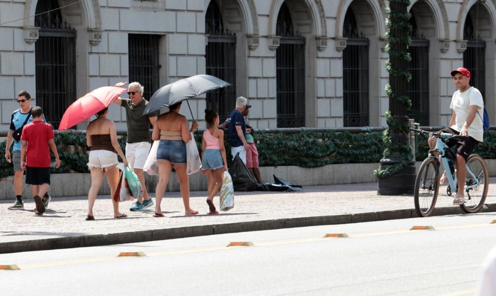 Imagem referente a Inmet emite alerta de grande perigo por onda de calor no fim de semana