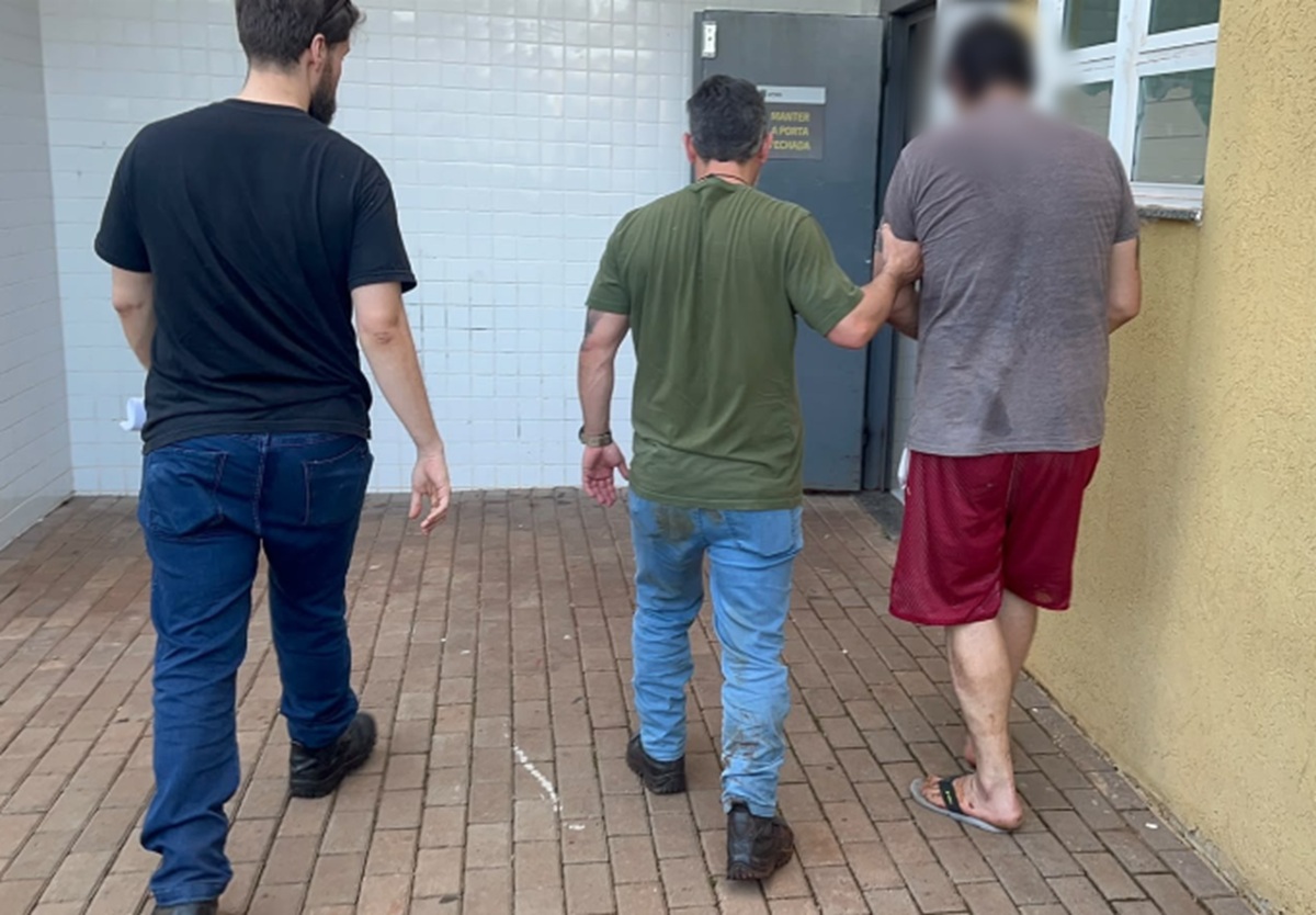 Homem tenta fugir da Polícia Civil, mas é alcançado e preso com mandado em aberto em Cascavel