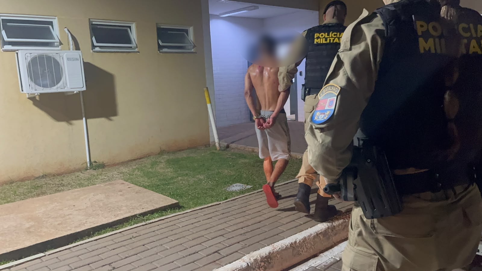 Irmão é preso após morder a própria irmã durante discussão no Bairro Brasília em Cascavel