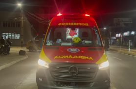 Motociclista fica ferido após colisão com Saveiro na Avenida Carlos Gomes