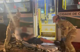 Queda deixa idoso ferido dentro de ônibus no Bairro Universitário, em Cascavel