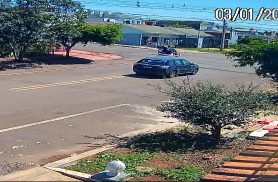 Câmera flagra acidente que deixou motociclista em estado grave no Riviera, em Cascavel