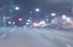 Câmera veicular flagra Strada avançando sinal e atingindo Jeep na Av. Presidente Kennedy