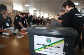 Quase 1 milhão de brasileiros no exterior poderão votar nas eleições