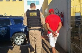 Venezuelano é acusado de ameaçar e agredir vítimas em Cascavel