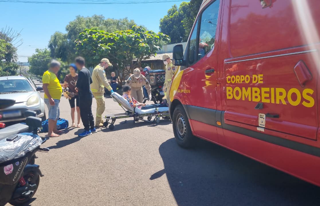 Acidente em Cascavel deixa mulher ferida após veículo elétrico bater em Ford Ka