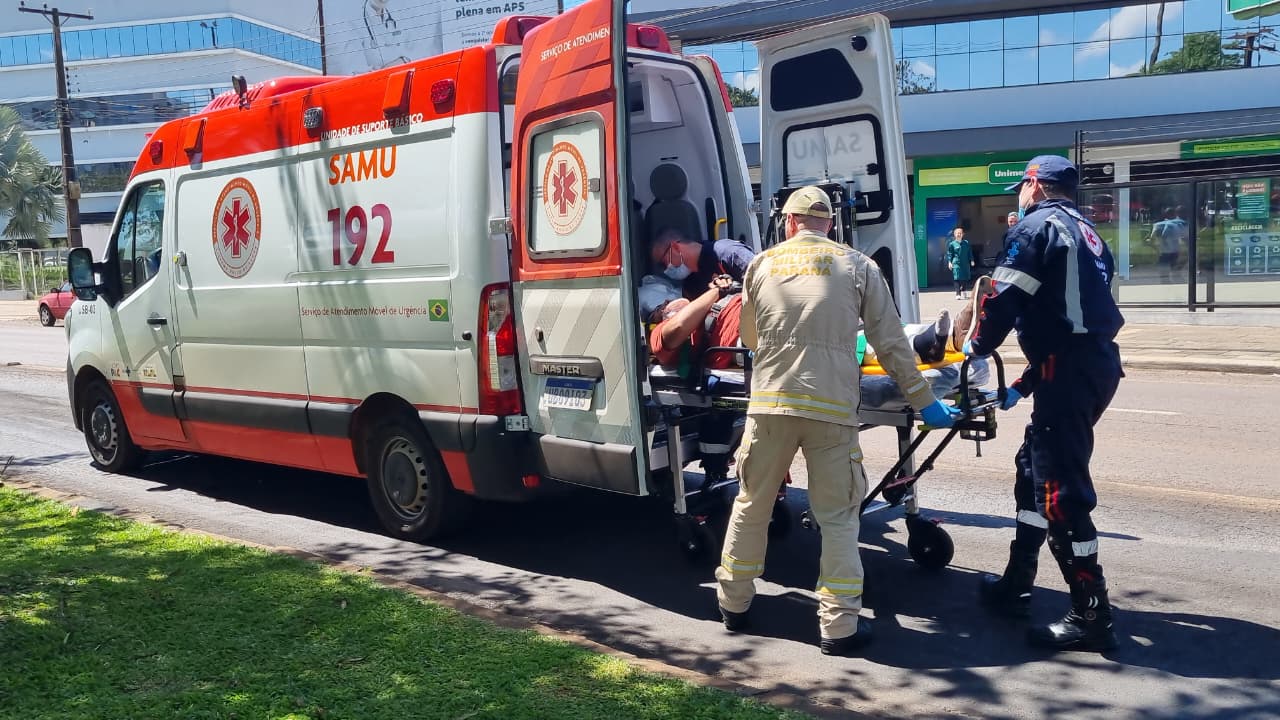 Acidente em Cascavel deixa motociclista ferido na Avenida Tancredo Neves