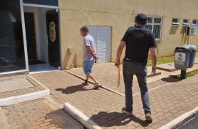 Homem com tornozeleira eletrônica é preso pela Polícia Civil em Cascavel