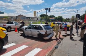 Acidente mobiliza três ambulâncias e termina com motorista detido no Santa Cruz