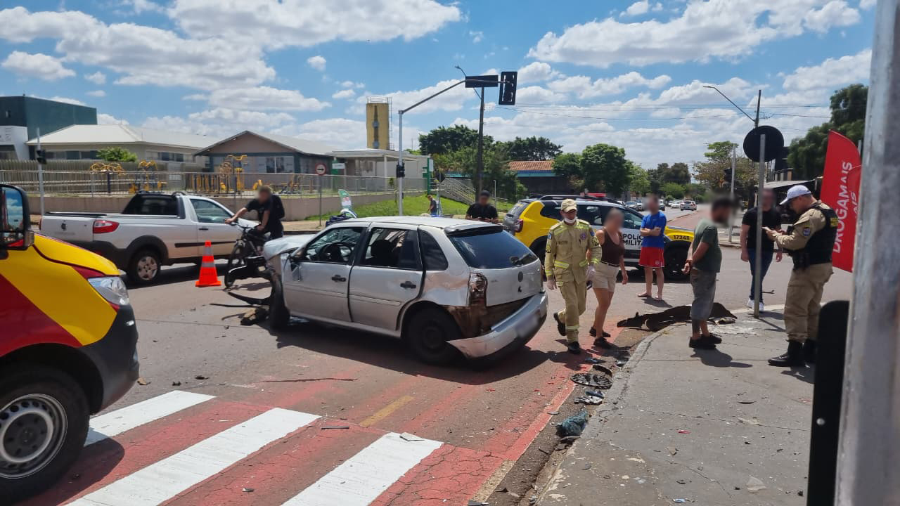 Acidente mobiliza três ambulâncias e termina com motorista detido no Santa Cruz