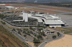 BH: Aeroporto de Confins suspende operações por problema na pista BH: Aeroporto de Confins suspende operações por problema na pista