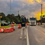 Imagem relativa a Semana Nacional de Trânsito: PRF realiza ações de conscientização e fiscaliza centenas de veículos
