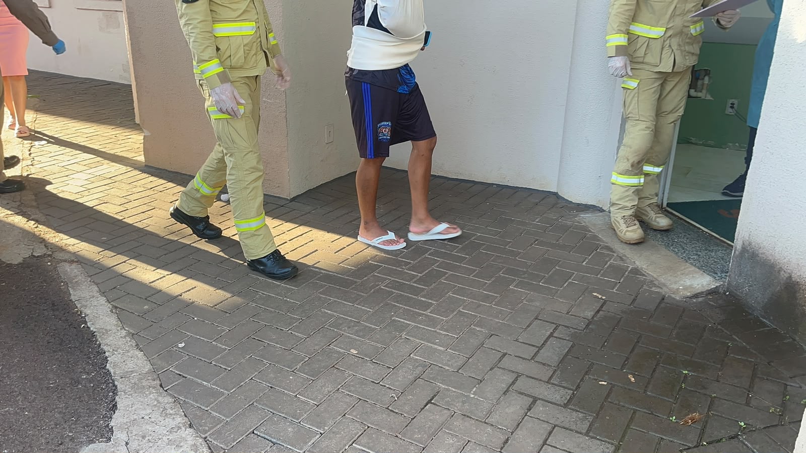 Jovem de 22 anos sofre luxação no cotovelo durante partida de futebol em Cascavel