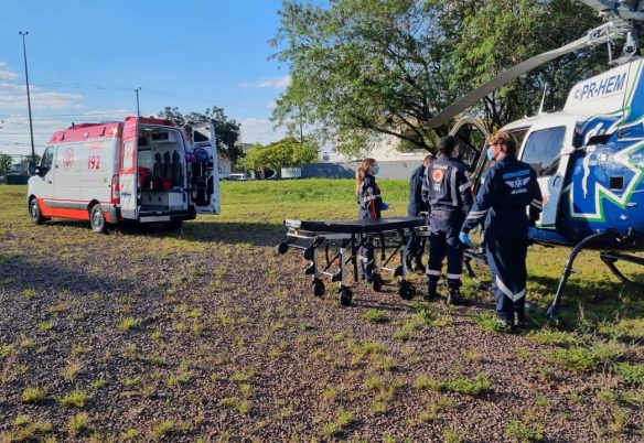 Helicóptero do Consamu transporta mulher em transferência de urgência para o HUOP Helicóptero do Consamu transporta mulher em transferência de urgência para o HUOP