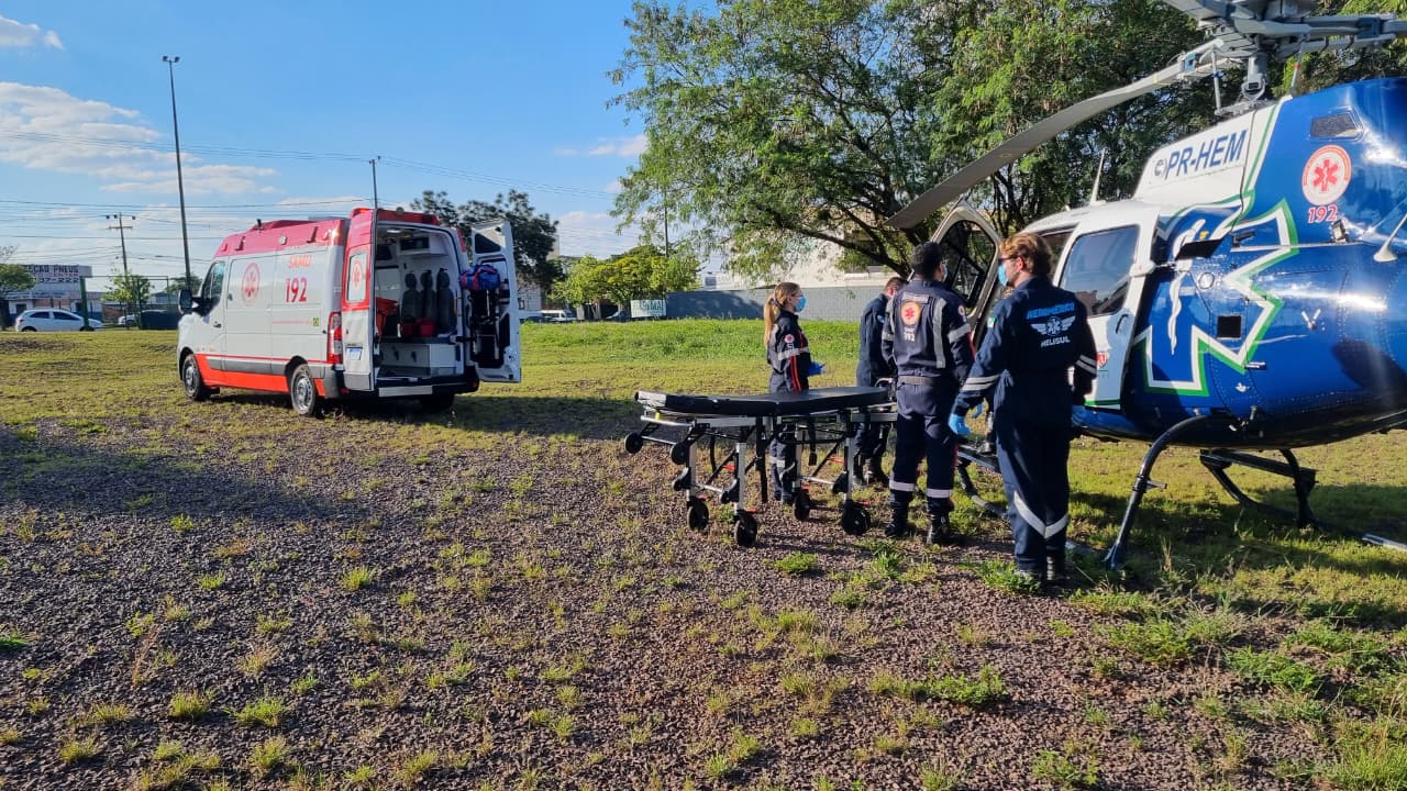 Helicóptero do Consamu transporta mulher em transferência de urgência para o HUOP