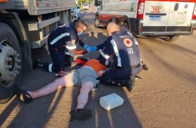 Homem passa mal, cai no meio da rua e é socorrido em estado grave em Cascavel