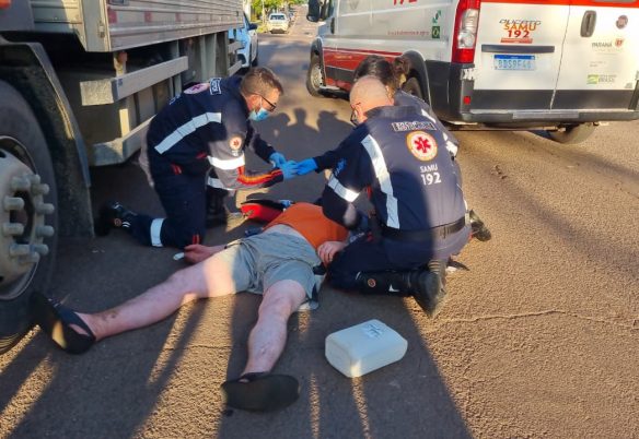 Homem passa mal, cai no meio da rua e é socorrido em estado grave em Cascavel