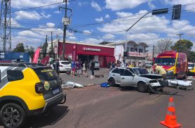 Conforme PM, condutor avançou sinal vermelho, causou colisão, fugiu do local e foi detido em casa