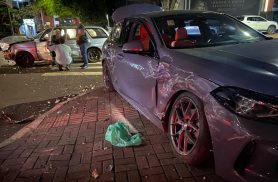 BMW e Escort se envolvem em forte colisão na Rua Mato Grosso, no Centro