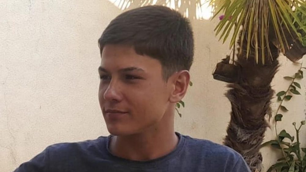 Imagem referente a Adolescente desaparece após almoçar na casa da avó no Santa Cruz