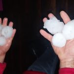 Imagem relativa a Granizo do tamanho da palma da mão assusta moradores durante tempestade em Pinhão