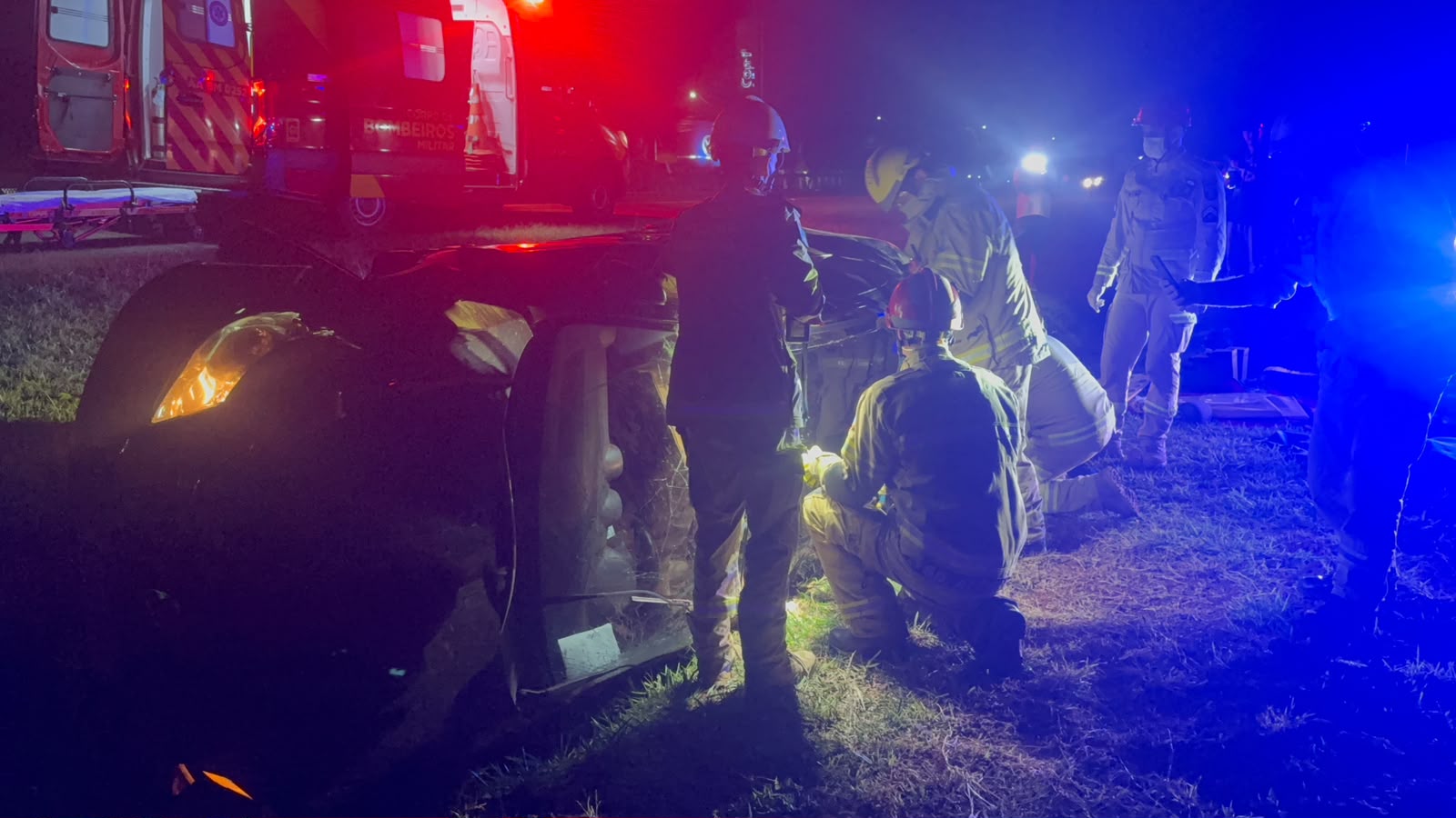 Grave acidente deixa condutor embriagado e preso às ferragens na BR-277