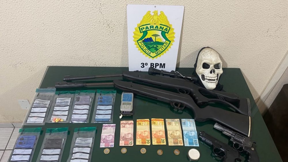 Imagem referente a PM apreende drogas, simulacros e balança durante abordagem em Itapejara d’Oeste