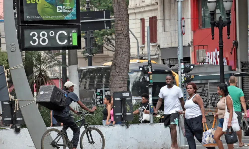Imagem referente a Inmet faz alerta para onda de calor em oito estados do país