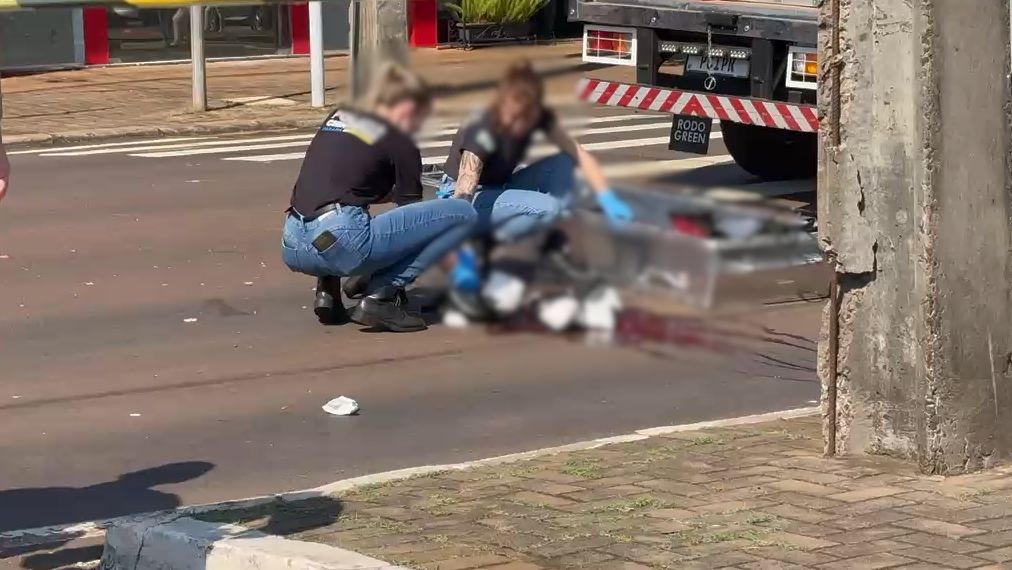 Polícia Científica constata que ônibus esmagou crânio de vítima em acidente no Centro de Cascavel