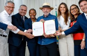 Lula sanciona lei de incentivo ao desenvolvimento do futebol feminino