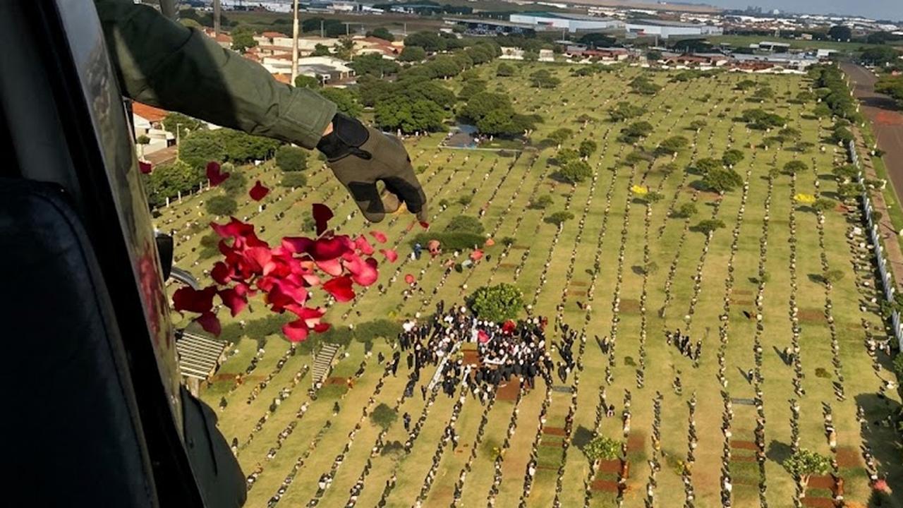 Comando de Aviação da PM presta última continência ao GM Wando Branco