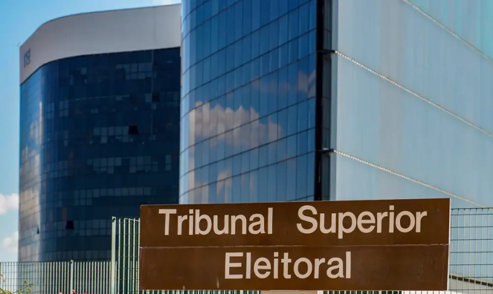 Imagem referente a TSE recebeu mais de 50 mil denúncias de propaganda irregular
