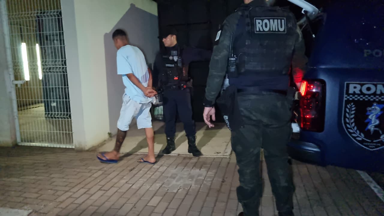 Polícia prende jovem por tráfico de drogas no Bairro Santa Cruz em Cascavel