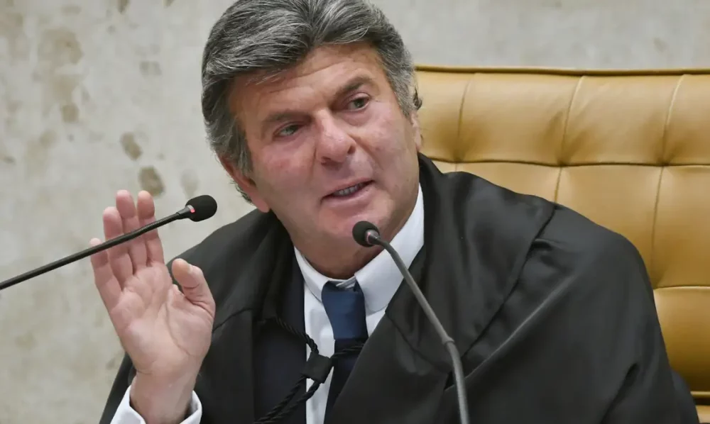 Imagem referente a Fux suspende decisão de Dino que restabelecia posts de Nossa Senhora