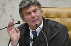 Fux suspende decisão de Dino que restabelecia posts de Nossa Senhora Fux suspende decisão de Dino que restabelecia posts de Nossa Senhora