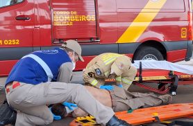 Homem aparece ensanguentado e mobiliza socorristas em posto na Avenida Brasil, em Cascavel Homem aparece ensanguentado e mobiliza socorristas em posto na Avenida Brasil, em Cascavel
