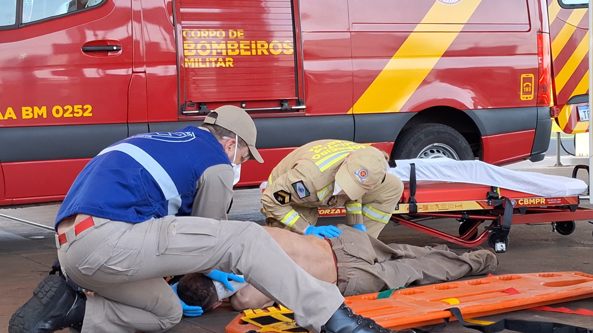 Homem aparece ensanguentado e mobiliza socorristas em posto na Avenida Brasil, em Cascavel