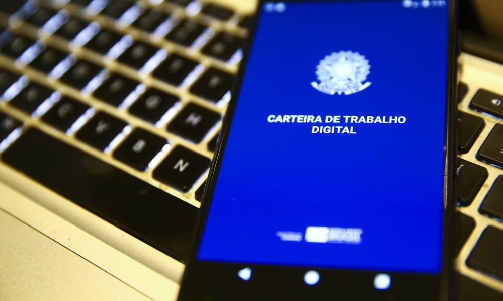 Imagem referente a Taxa de desemprego cai para 5,3%, a menor para o trimestre até agosto